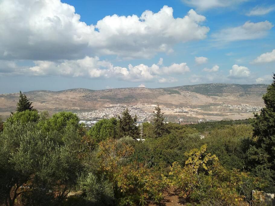 הבית ליד הבוסתן Mikhmannim Exteriör bild